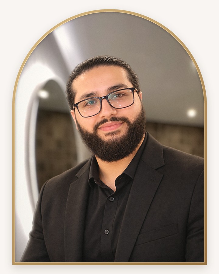 Hamid, adviseur in de showroom van Renova Badkamers